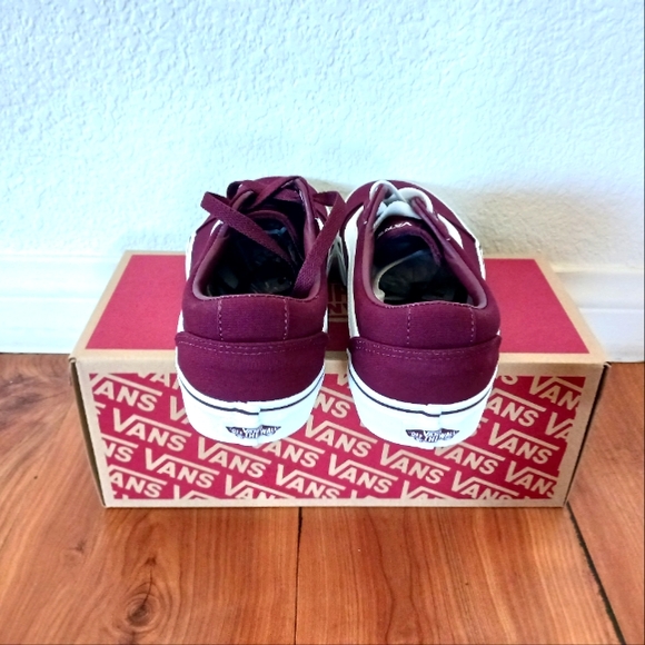 Vans - Picture 3 of 4